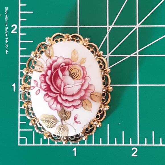 Rose Painted On Porcelain Pendant Brooch Gold Tone Filagree Trim - Picture 7 of 7